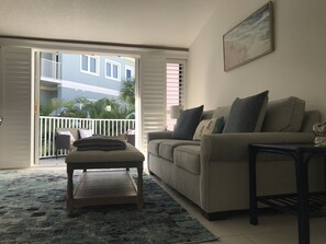 智能电视、电子游戏、DVD 播放器