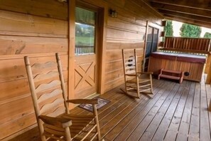 Terrace/patio - Beautiful 2 bedroom 2 bath clean log cabin. (Sevierville)