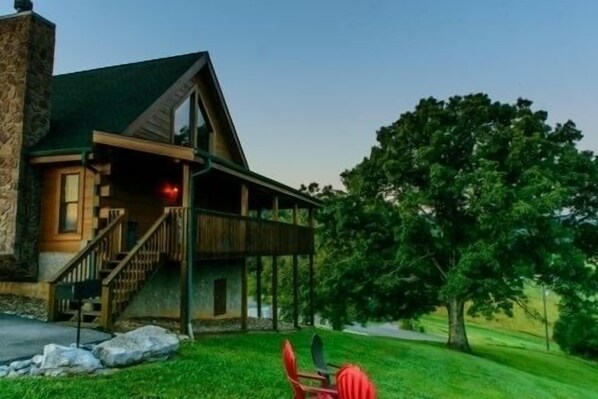 Exterior - Beautiful 2 bedroom 2 bath clean log cabin. (Sevierville)