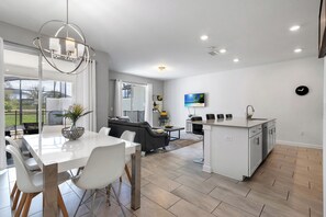 Interior - Resort Style, close to Disney and other parks Wlking Distance to Oasis Club (Davenport)