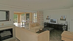 Unclassified image, 4 of 10, button - Forecastle, Knysna, George (Knysna)
