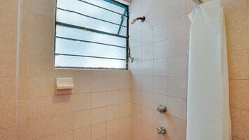 Habitación estándar | Regadera en el baño