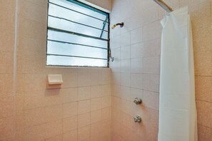 スタンダード ルーム | バスルームのシャワー