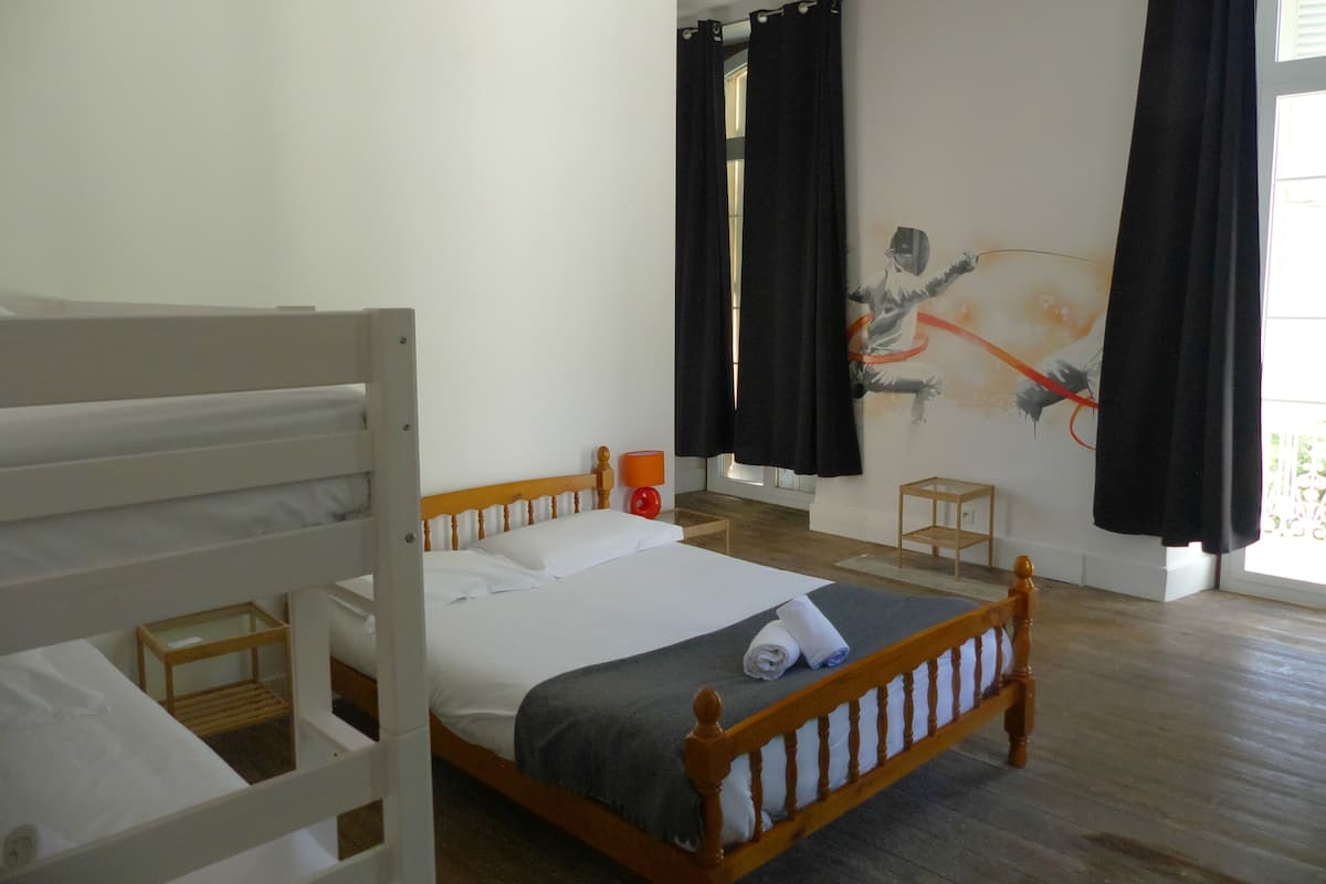 Comfort vierpersoonskamer | Gratis wifi, individueel gedecoreerd, individueel gemeubileerd