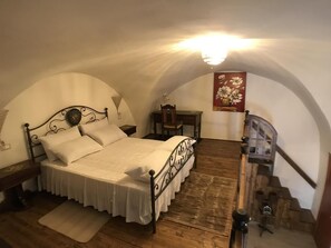 3 soverom, skrivebord, strykejern/-brett og wi-fi