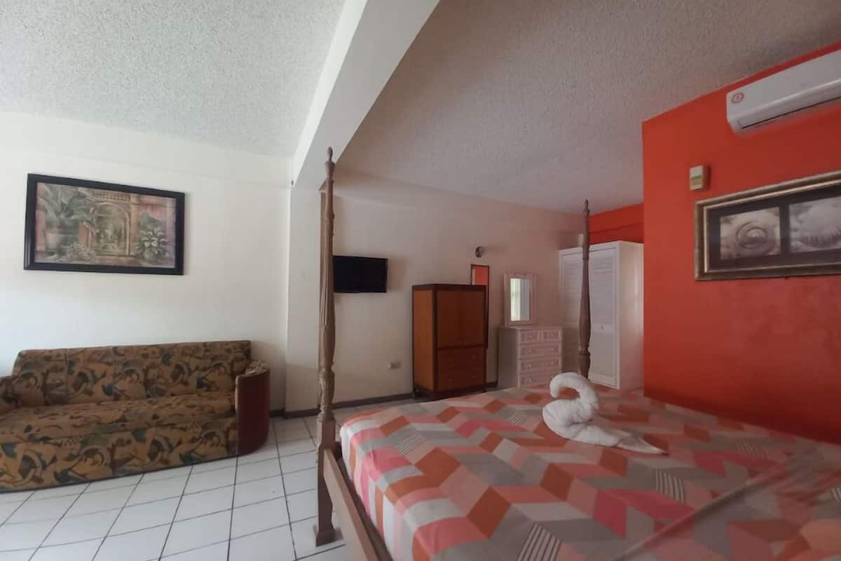 Comfort Double Room | Desk, laptop workspace, blackout drapes, iron/ironing board