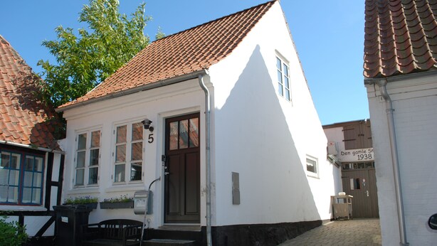 Unclassified image, 1 of 2, button - Slotsgade (Sønderborg)