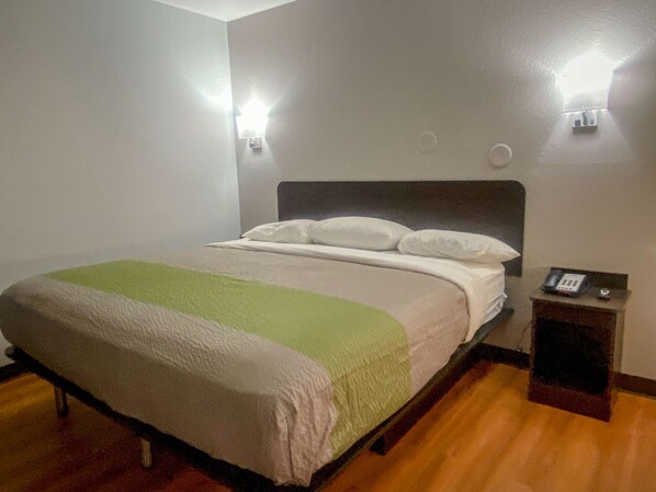 Iron/ironing board, free WiFi, bed sheets