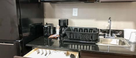 Full-sized fridge, microwave, coffee/tea maker, toaster