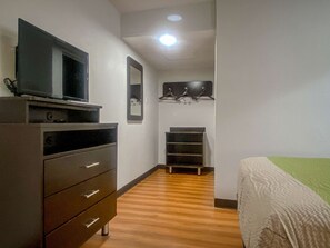 Iron/ironing board, free WiFi, bed sheets