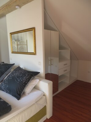 1 chambre, coffres-forts dans les chambres, fer et planche à repasser