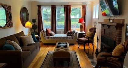 1930's Gingerbread Style - Ambience & Waterviews