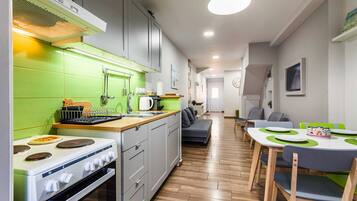 Refrigerador, horno, cafetera y tetera y tostadora