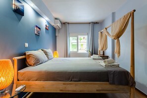 2 bedrooms, desk, iron/ironing board, WiFi