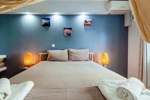 2 bedrooms, desk, iron/ironing board, WiFi
