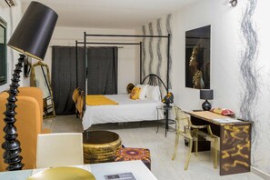 Junior Suite | In-room safe, desk, free WiFi, bed sheets - The Key Boutique Hotel (Lomé)