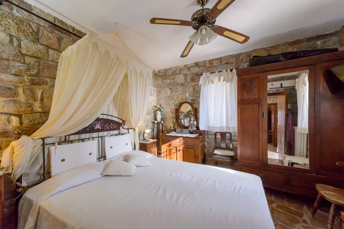 3 slaapkamers, een strijkplank/strijkijzer, reisbedje, wifi