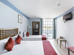 三人房 | 熨斗/熨衣板、免费 WiFi、床单