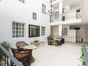 Área de estar no saguão