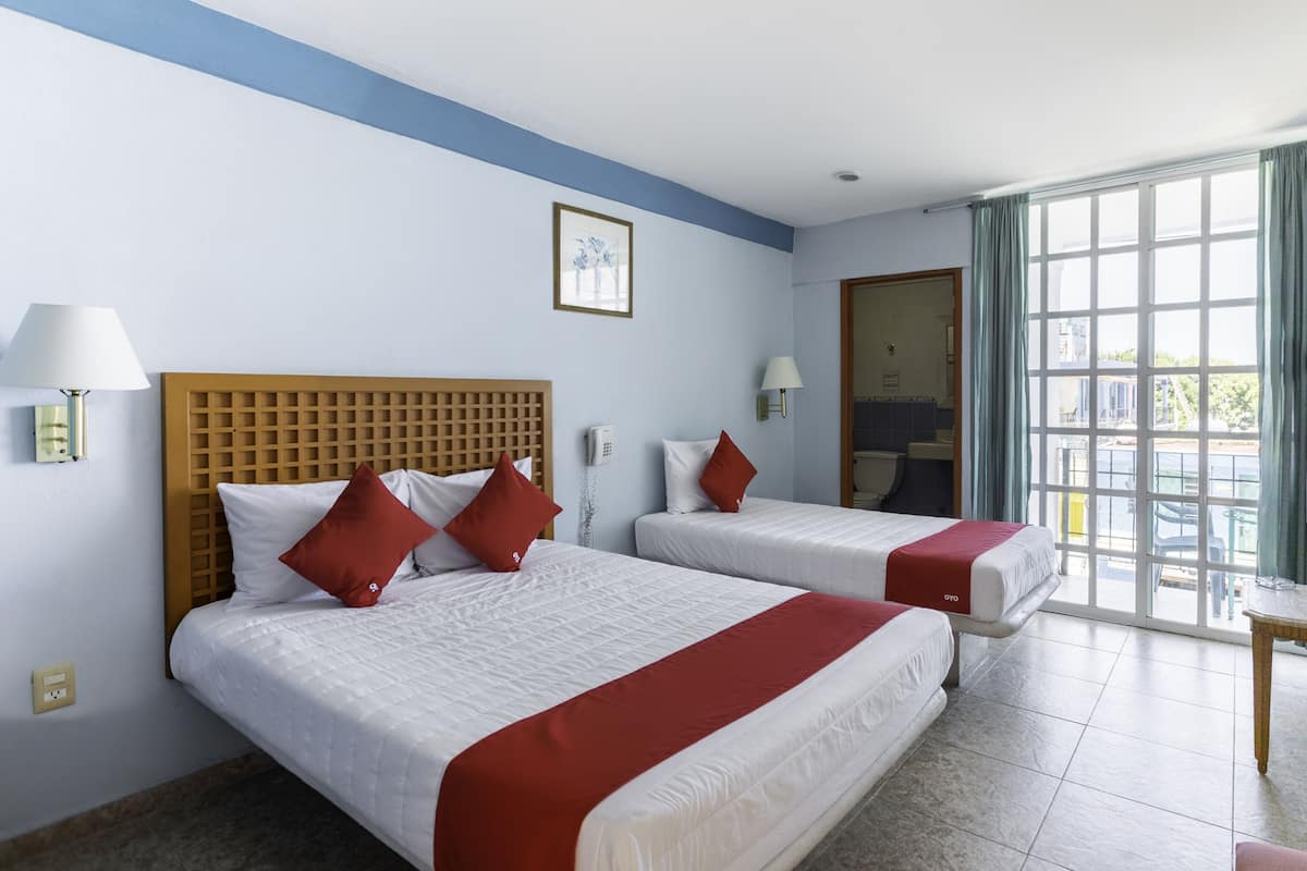 Triple Room | Iron/ironing board, free WiFi, bed sheets