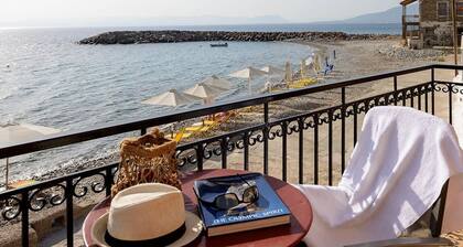 Waveside Sanctuary - Luxurious Seastone Villa