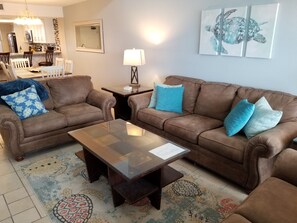 Een smart-tv en een dvd-speler