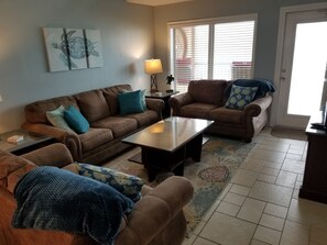 Een smart-tv en een dvd-speler