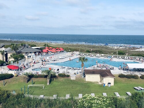 CHIC & COZY.…C314, well-stocked private balcony — come relax & enjoy!