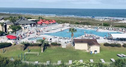 CHIC & COZY.…C314, well-stocked private balcony — come relax & enjoy!