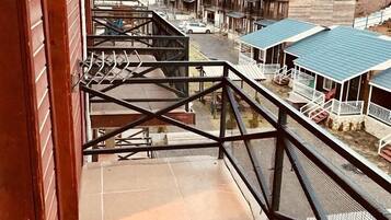 Classic Apartment | Balcony