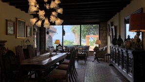 Tempat makan luar