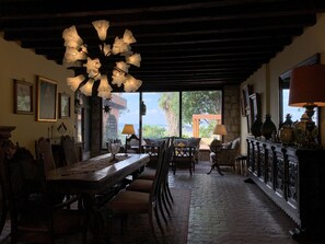 Khu ẩm thực ngoài trời