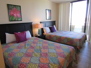 WiFi, bed sheets - Studio condominium located at Surfside Resort (Miramar Beach)