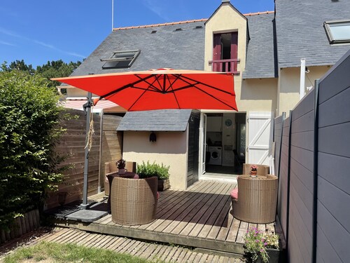 Well-kept house, walking distance to the beach