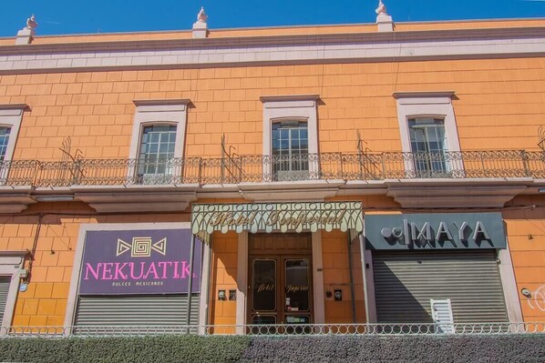 Fachada de la propiedad