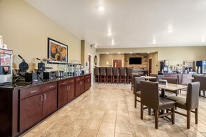 Free daily buffet breakfast - Cobblestone Hotel & Suites - Andrews (Andrews)