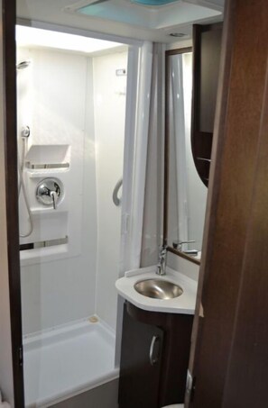 Toallas y papel de baño 