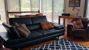 Fireplace, DVD player - Magic Beach House - Sensational Views (WALKERVILLE SOUTH)