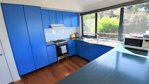 Microwave, stovetop, dishwasher - Magic Beach House - Sensational Views (WALKERVILLE SOUTH)