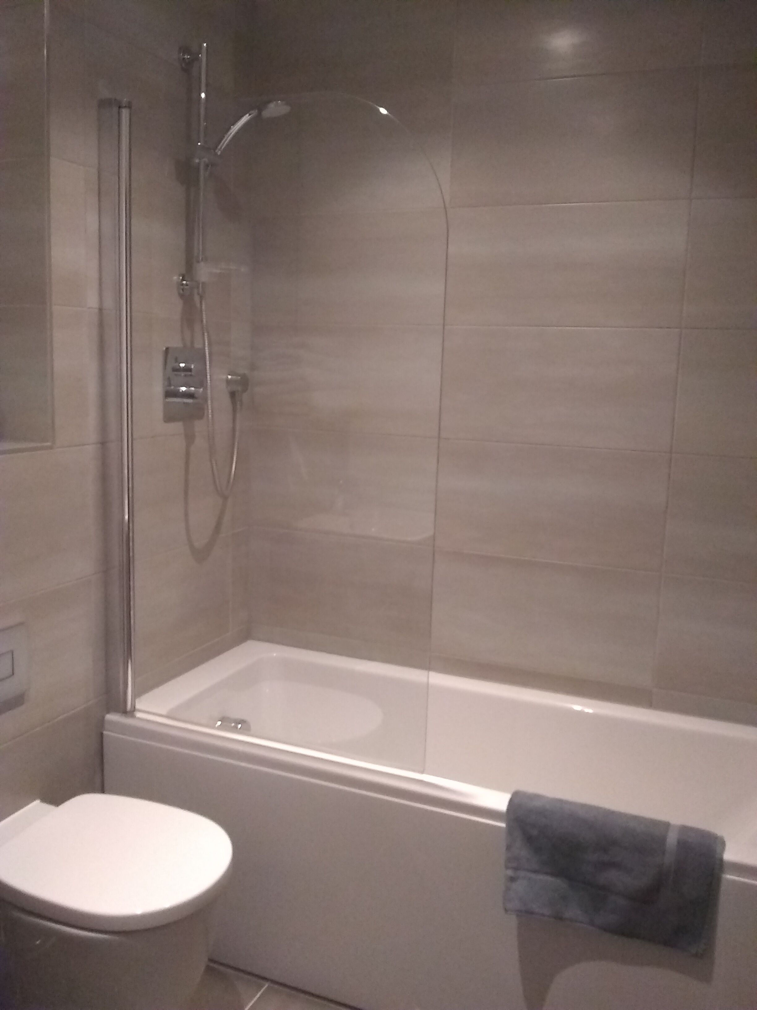 Combined shower/bathtub, hair dryer, towels, soap