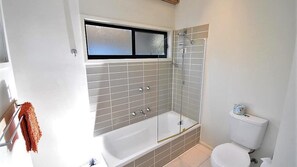 Duschwanne, Haartrockner