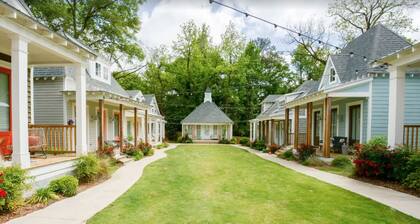 Beautiful Downtown Auburn Cottage In A Quaint Setting!