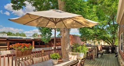 Sheridan Avenue Cottage- Custom amenities, close to downtown Cody