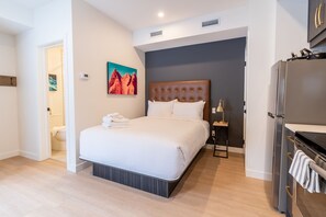 Soundproofing, iron/ironing board, free WiFi, bed sheets - Basecamp Resorts Revelstoke (Revelstoke)