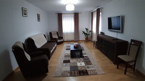 Superior Room | Living area | Flat-screen TV - Casa Pino Brasov (Brasov)