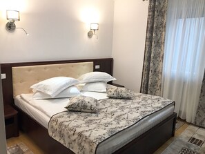 Minibar, sistema de insonorización, wifi gratis y ropa de cama 