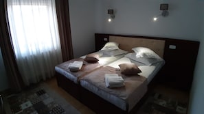 Minibar, sistema de insonorización, wifi gratis y ropa de cama 