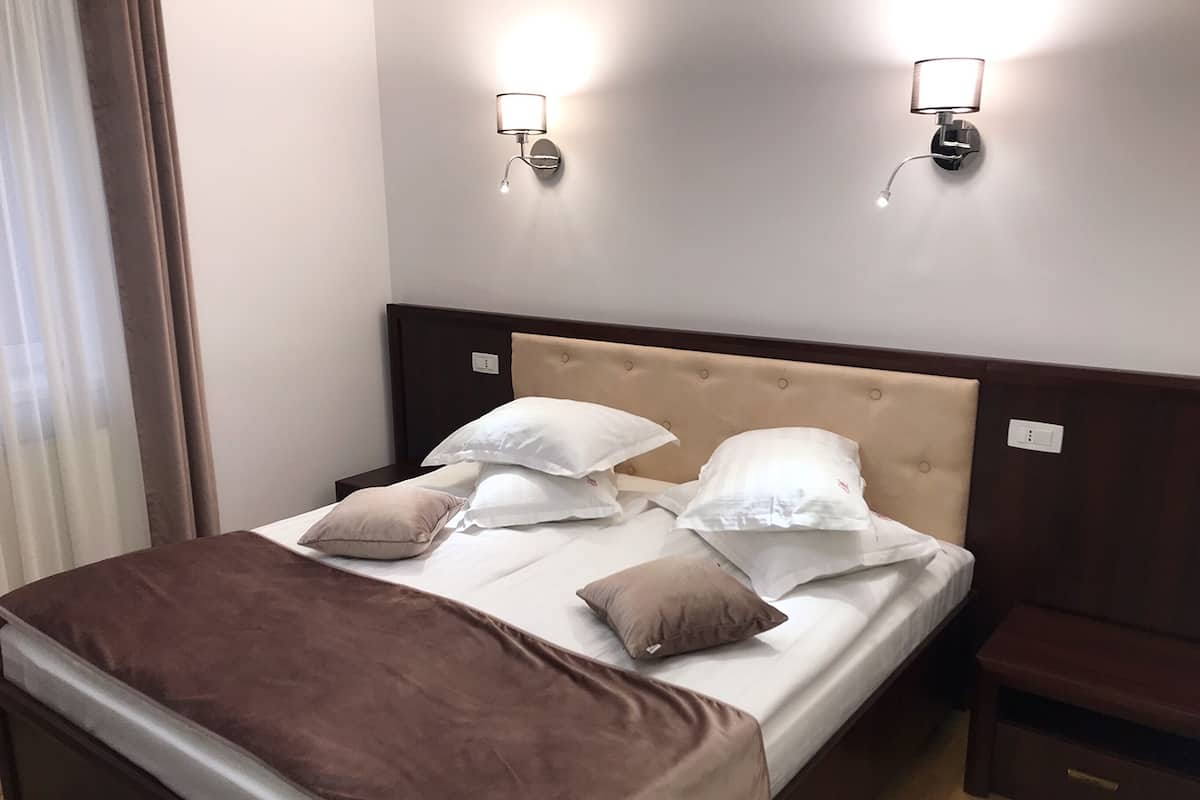 Minibar, soundproofing, WiFi (free), bed sheets