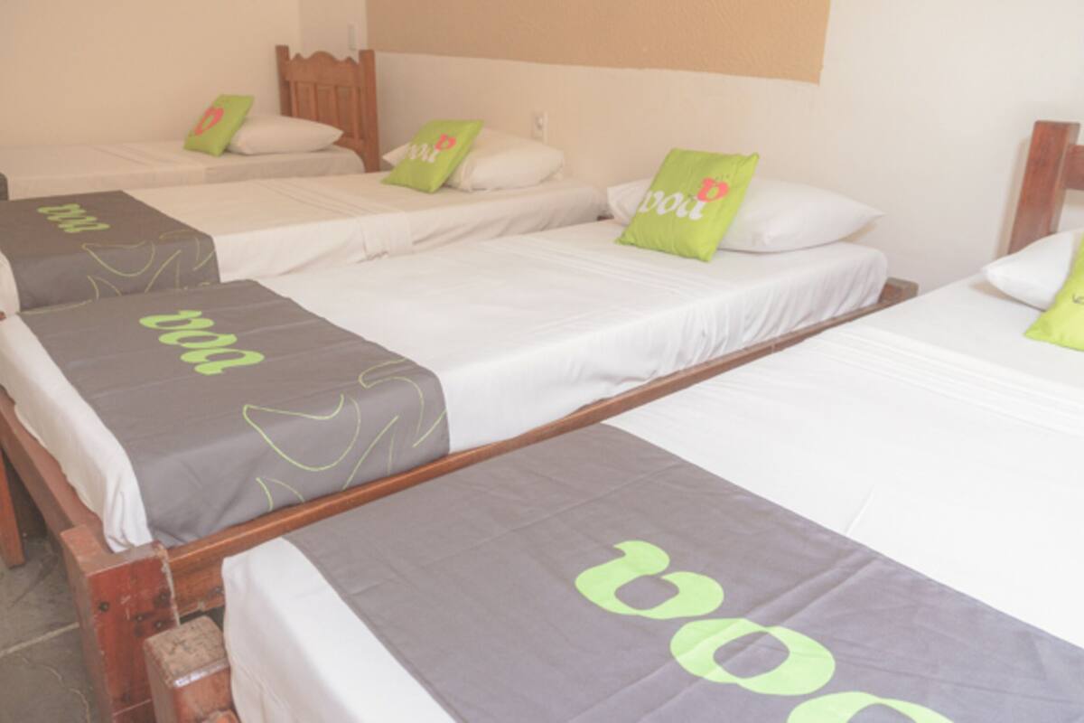 Standard Quadruple Room | Minibar, WiFi (free), bed sheets