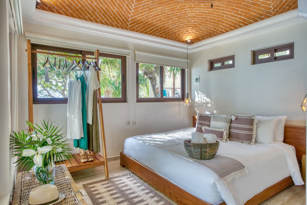 Casa Corazón Bungalow One | 2 Schlafzimmer, Daunenbettdecken, Zimmersafe, individuell dekoriert